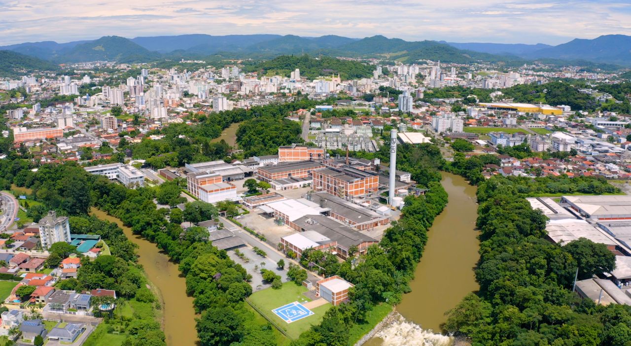Vista aérea do parque fabril do Grupo Duas Rodas em Jaraguá do Sul/SC