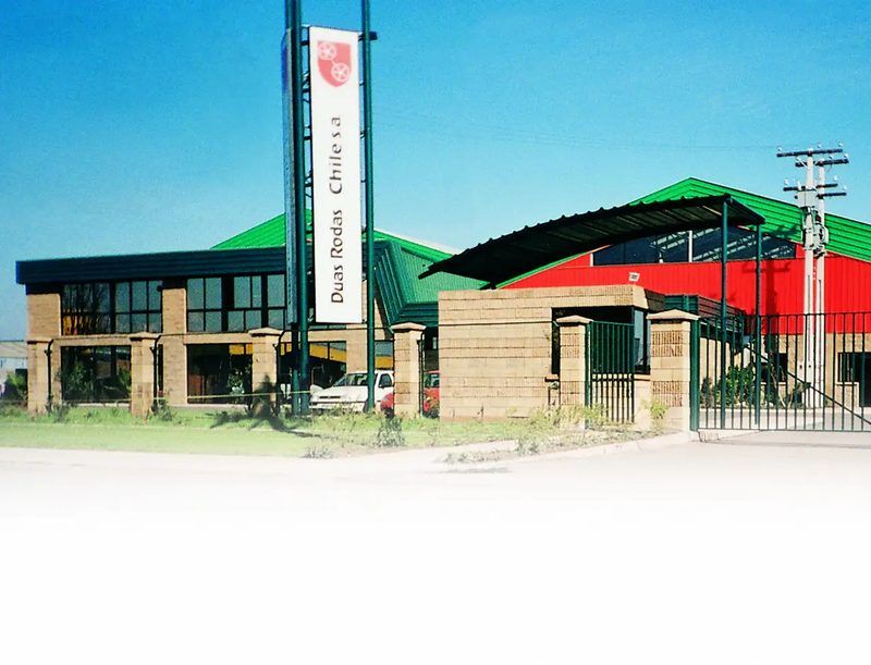 Fachada da unidade da Duas Rodas no Chile